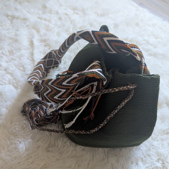 Elegant Olive Green Woven Shoulder Bag - Picture 7 of 14